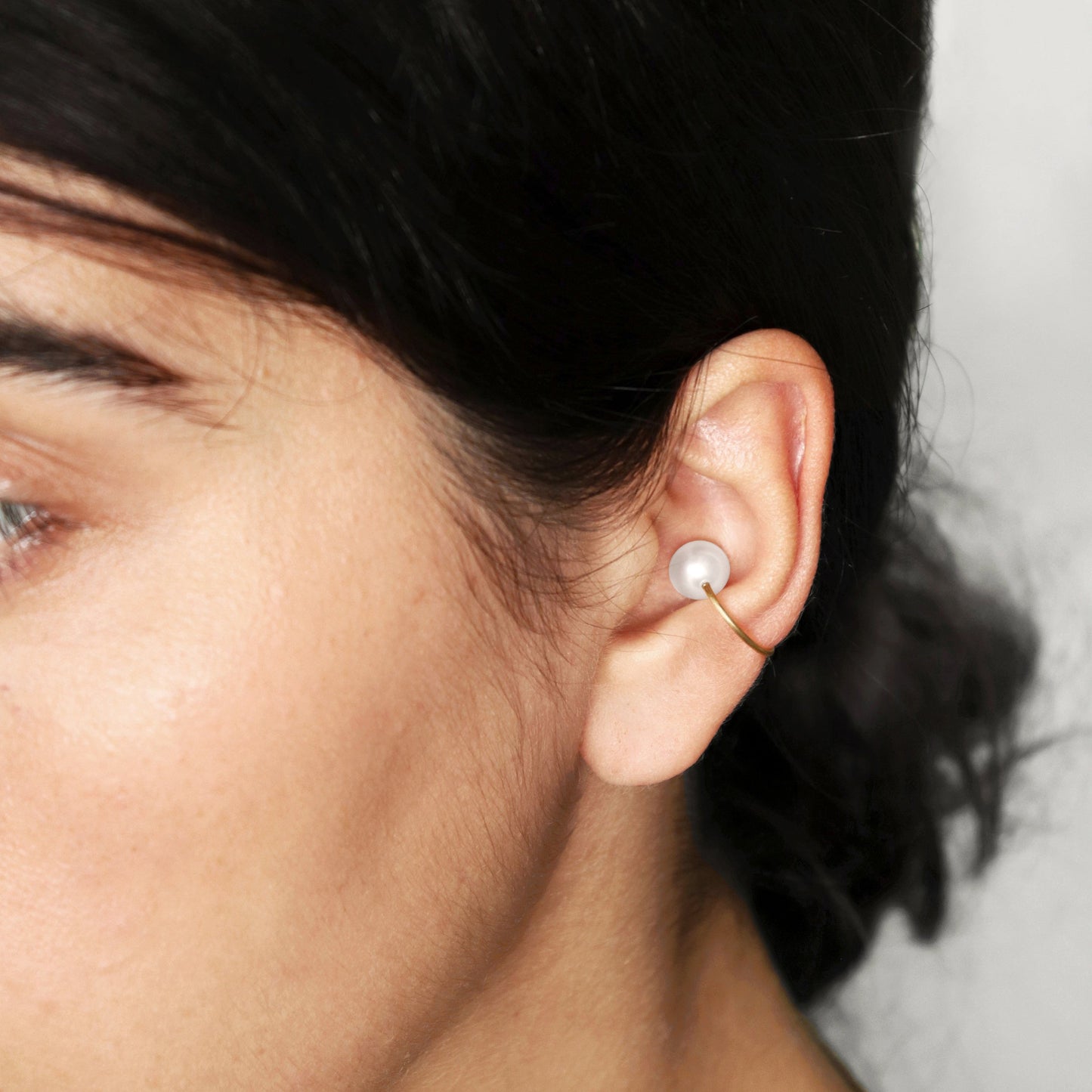 18KT yellow gold earring ear cuff with freshwater pearls - Dots 1E