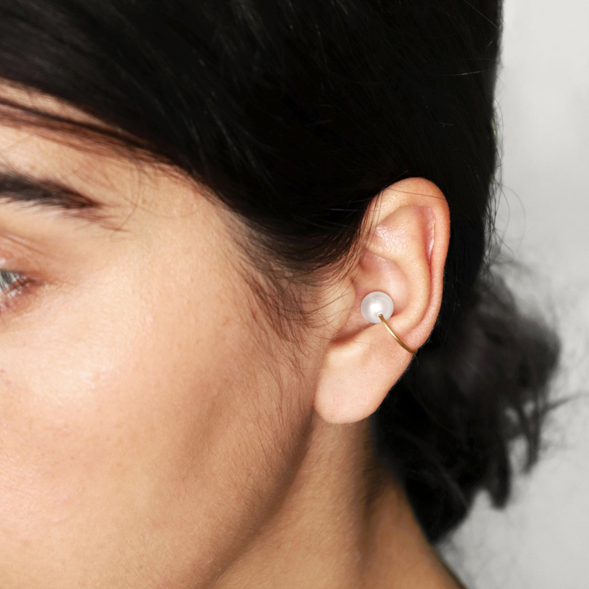 18KT yellow gold earring ear cuff with freshwater pearls - Dots 1E