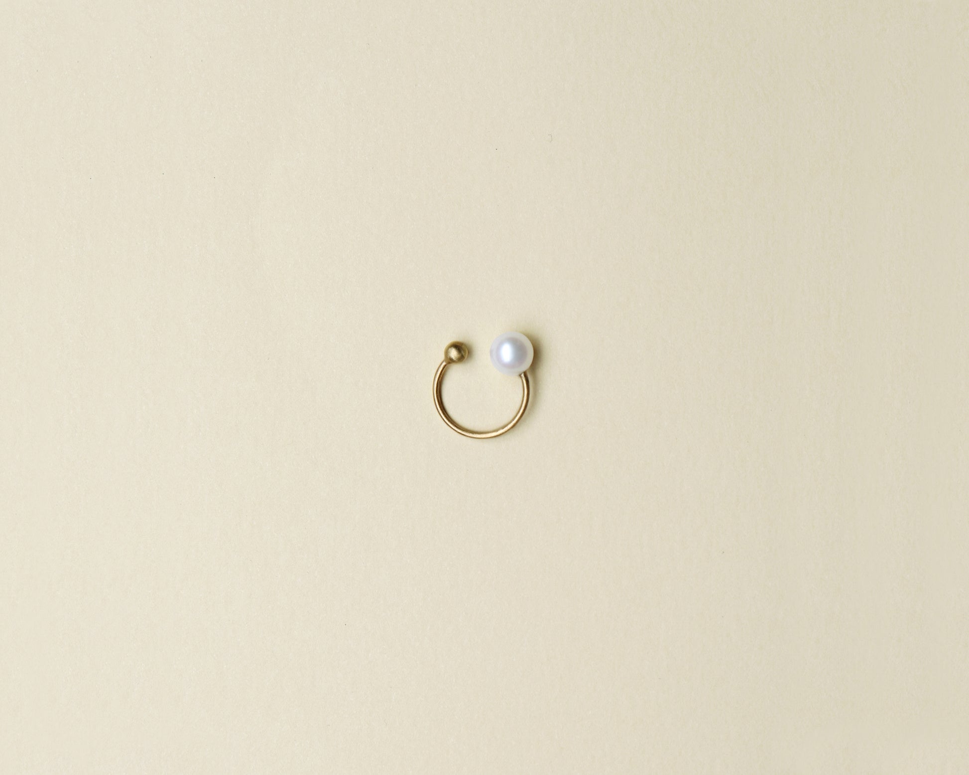 18KT yellow gold earring ear cuff with freshwater pearls - Dots 1E