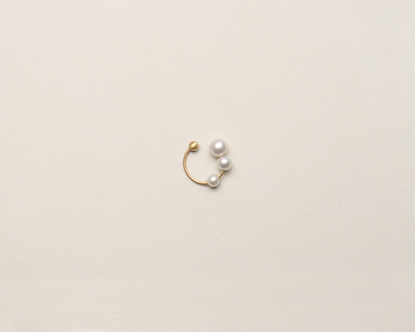 18KT yellow gold earring ear cuff with freshwater pearls - Dots 3E