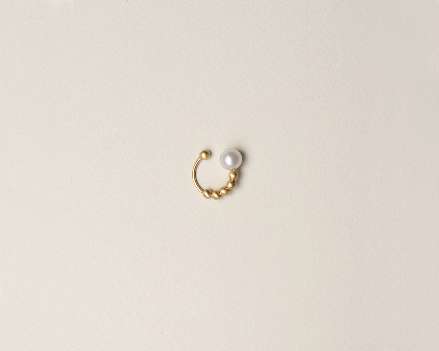 18KT yellow gold earring ear cuff with freshwater pearl - Dots Sfere