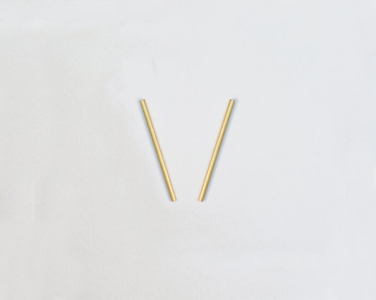 18KT yellow gold earring with freshwater pearls worn by a female ear - Linea PS