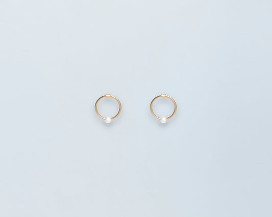18KT yellow gold small hoop earrings with pearl – Cerchio