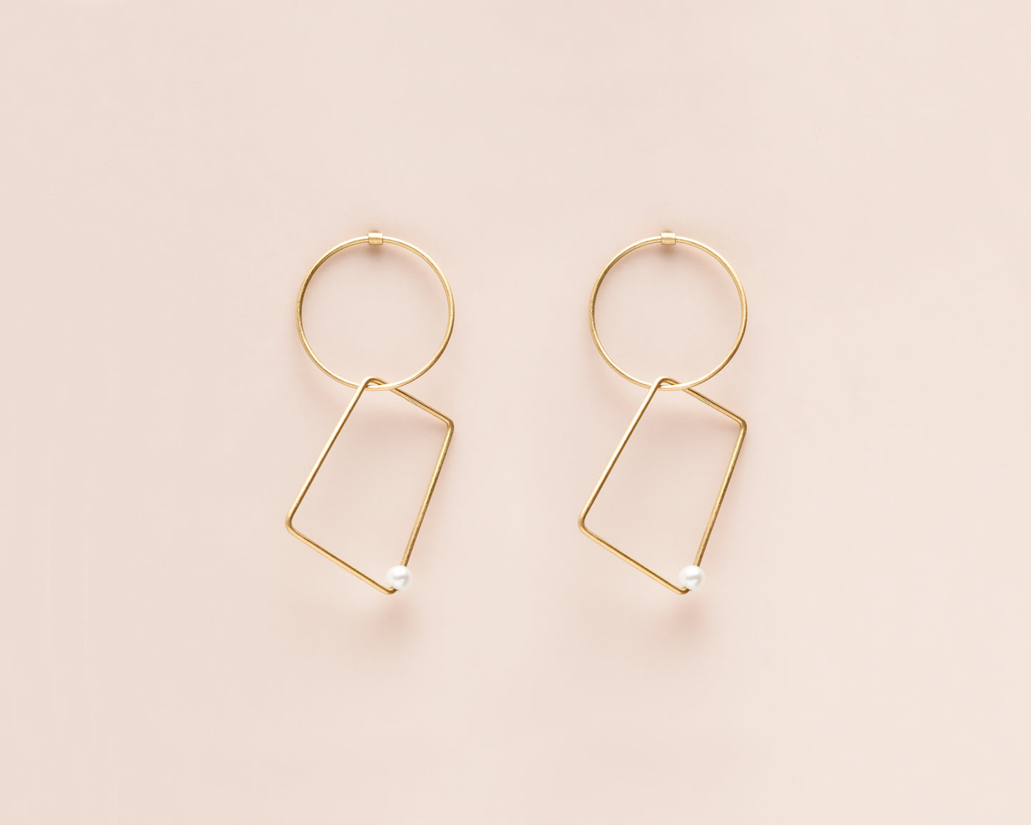 18KT yellow gold hanging earrings with freshwater pearl - Cerchio Trapezio