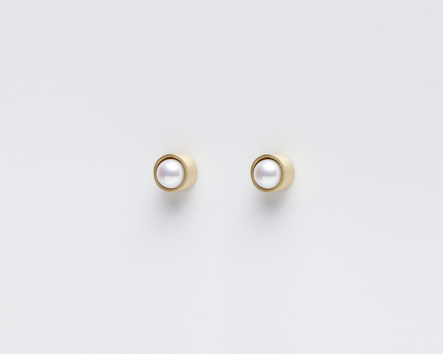 18KT yellow gold stud earrings with pearls (diameter 5,4MM) - Cilindro E