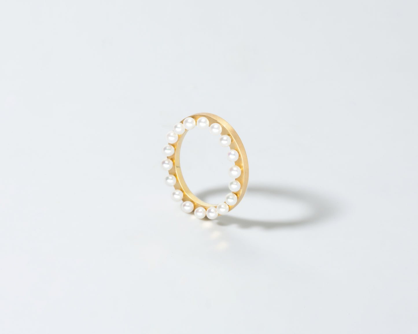 18KT yellow gold ring, with Freshwater Pearls - Cornice