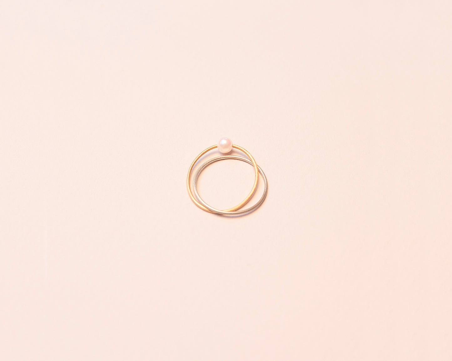 18KT yellow gold double ring with freshwater pearl - Elara