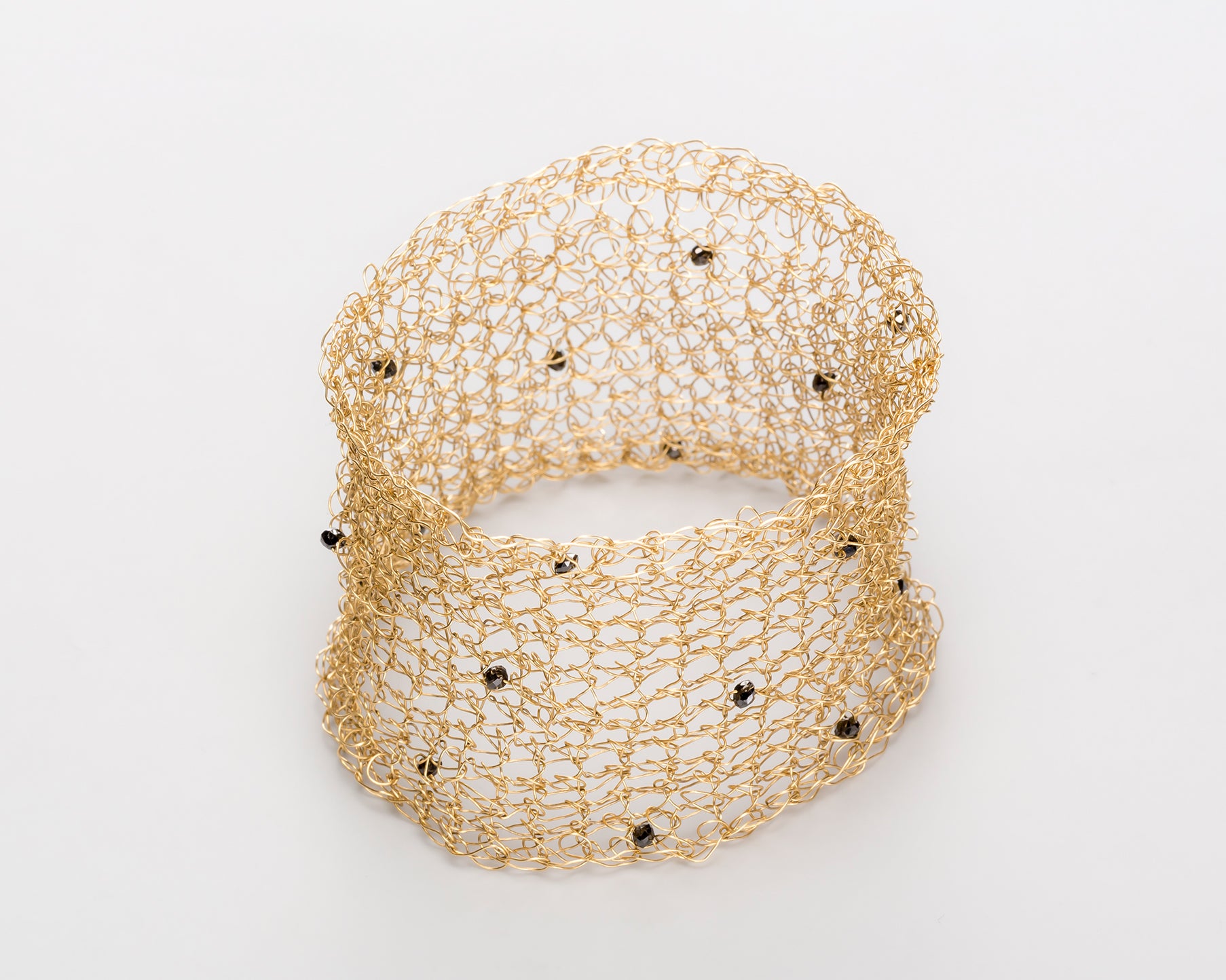 18KT yellow gold cuff bracelet with spinels  – Mesh