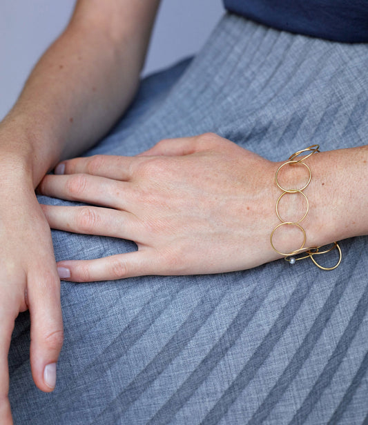 18 KT yellow gold ring bracelet with akoya pearl worn by a female harm - NonStop