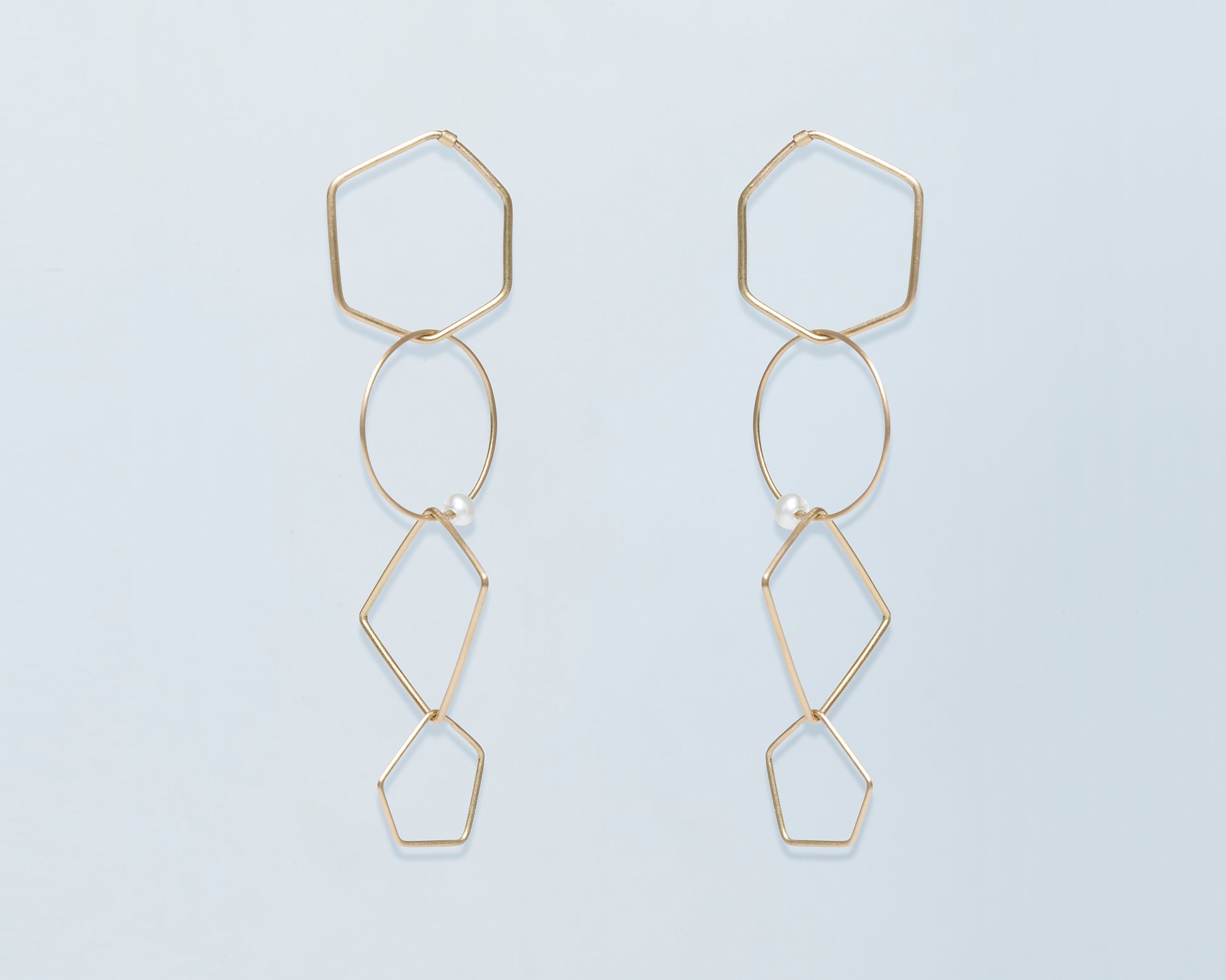 18Kt yellow gold hanging earrings with poligonal elements and freshwater pearl - Poligoni