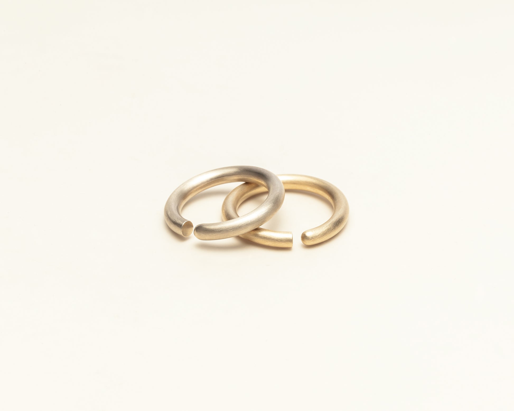 18KT white and yellow gold wedding rings – Round