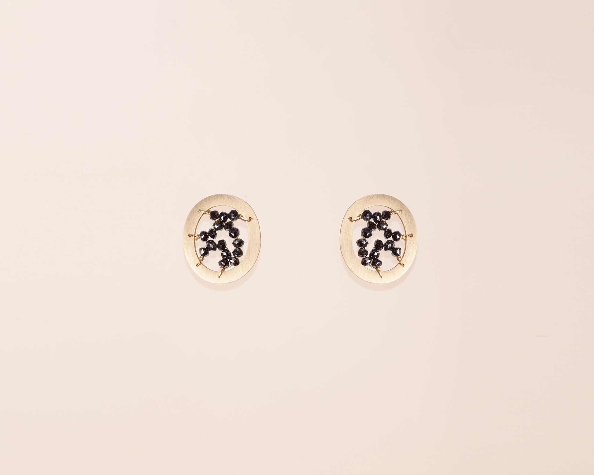 18KT yellow gold stud earrings with black diamonds - Small Frame