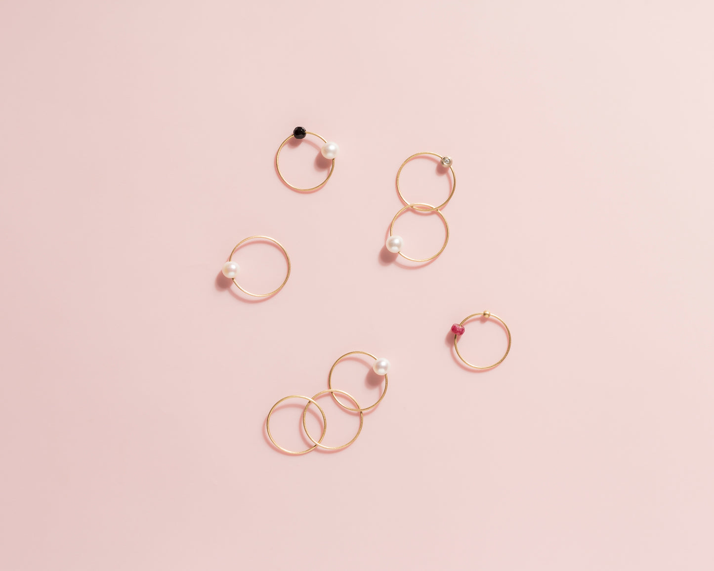 Series of 18KT thin yellow gold rings with pearls and precious and semi-precious stones - Toi Perla