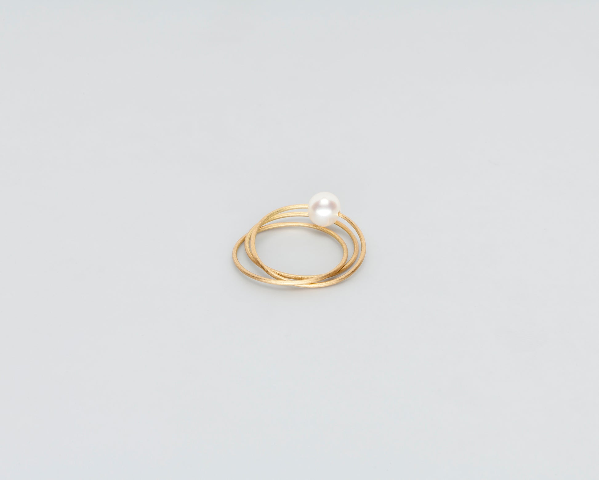 18KT yellow gold ring with white akoya pearl (diameter 4,8 MM) - Tre Cerchi