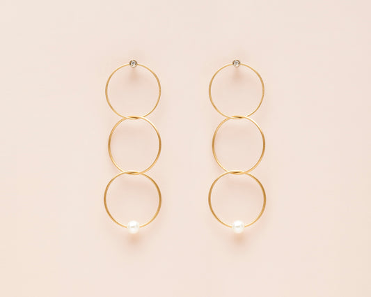 18Kt yellow gold hanging earrings with diamonds and akoya pearls - Triplo