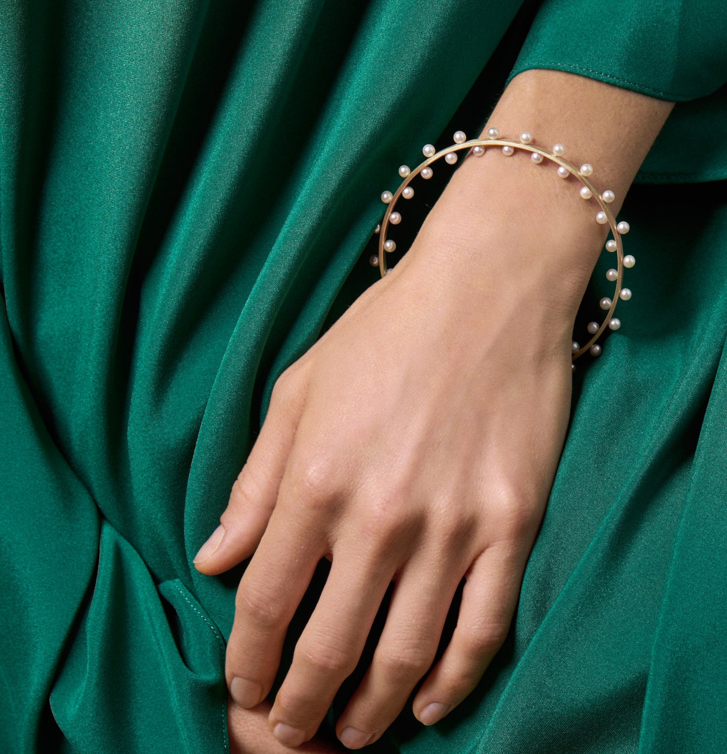 18KT yellow, white or rose gold bracelet with freshwater pearls - In-Out