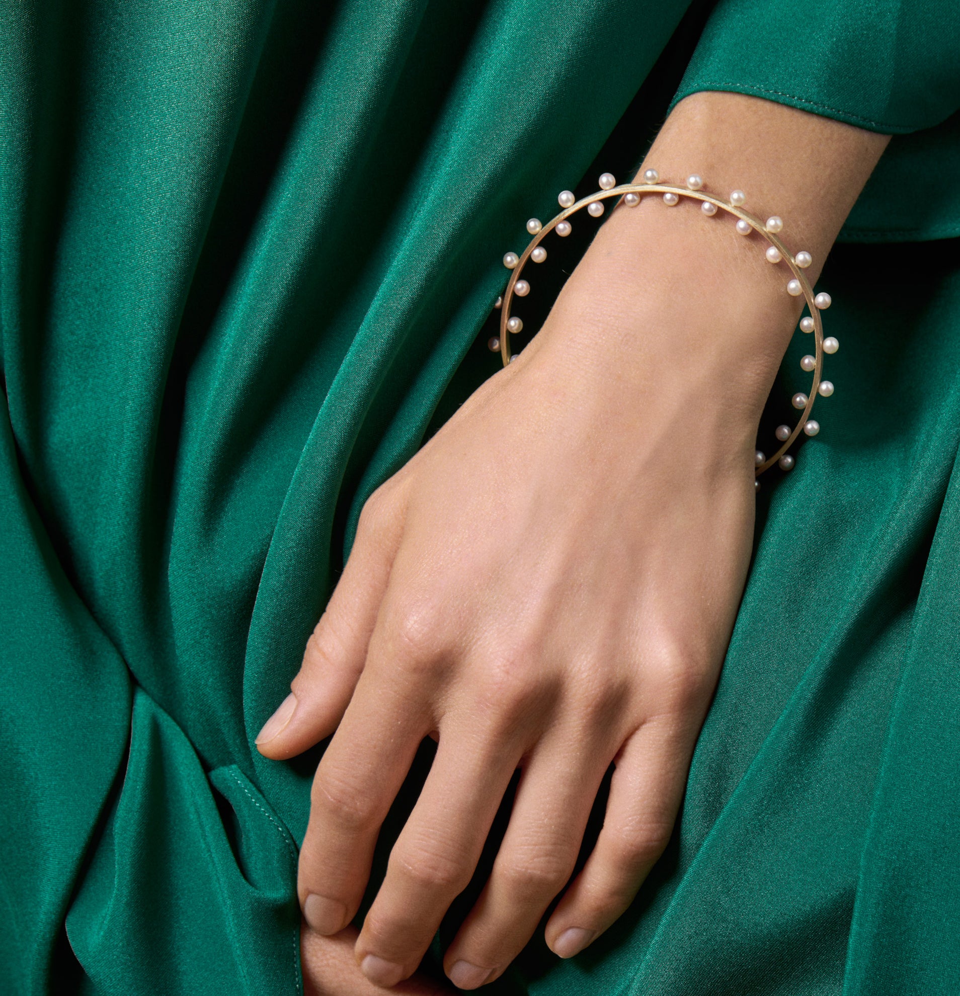 18KT yellow, white or rose gold bracelet with freshwater pearls - In-Out