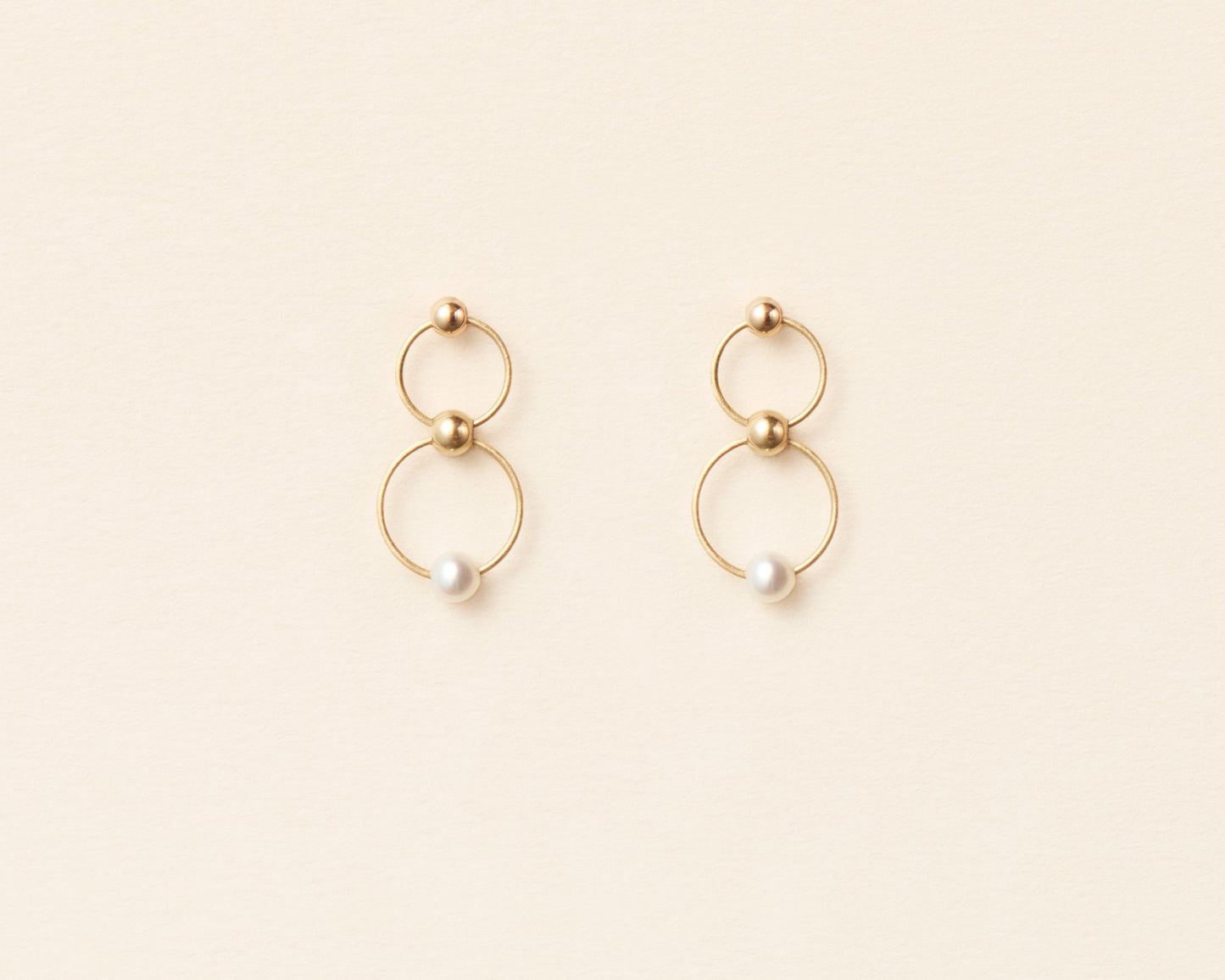 18KT gold earrings with freshwater pearl - Ananke