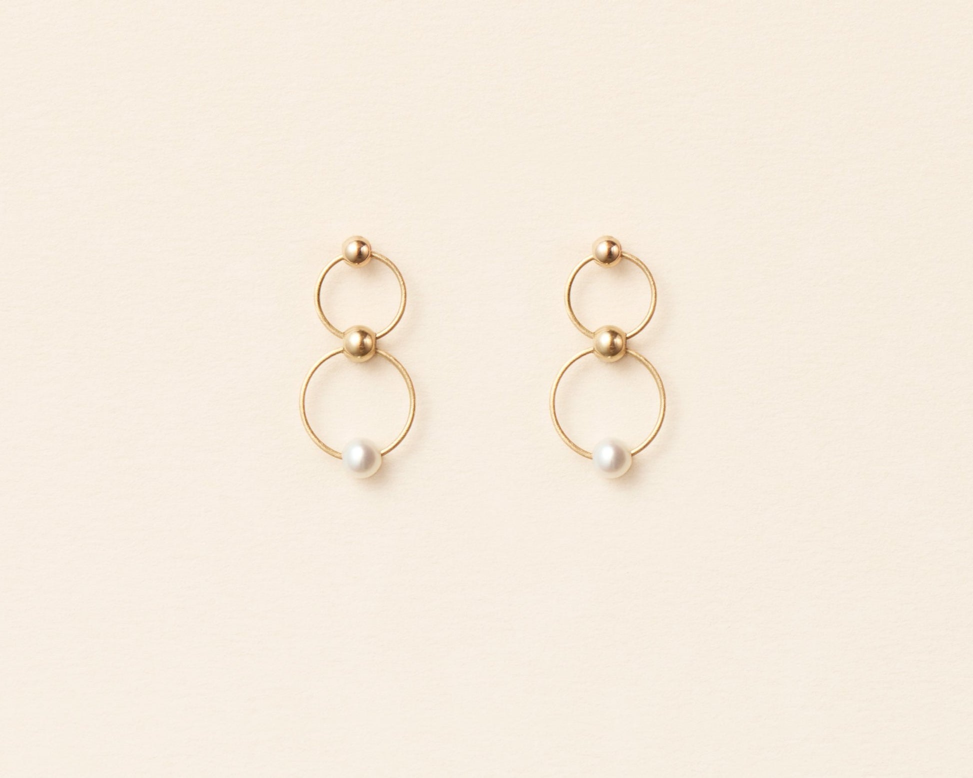 18KT gold earrings with freshwater pearl - Ananke