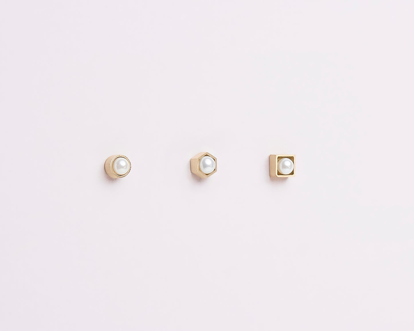 18KT yellow gold stud earrings with akoya pearl (5,4 mm) - Prisma E