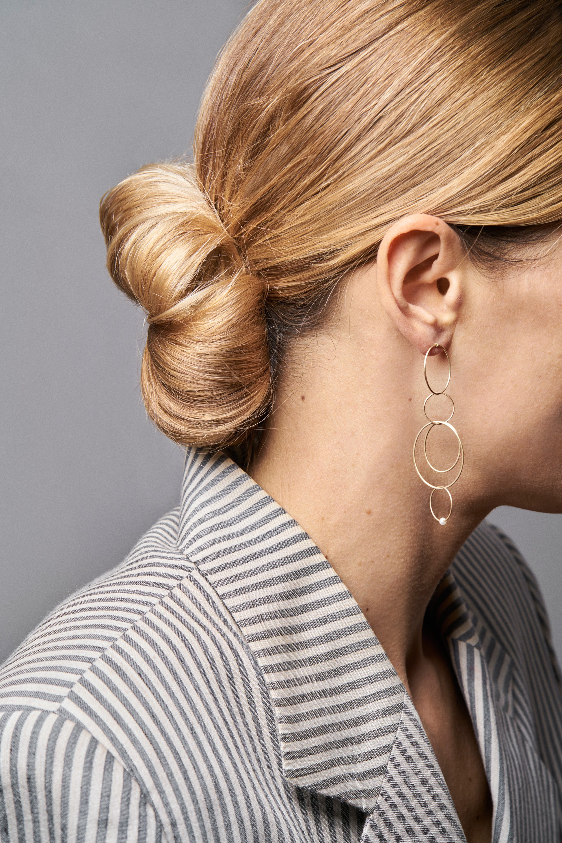 18KT hanging oval earrings in yellow gold with freshwater pearl (height 7CM) - Cerchi Ovali