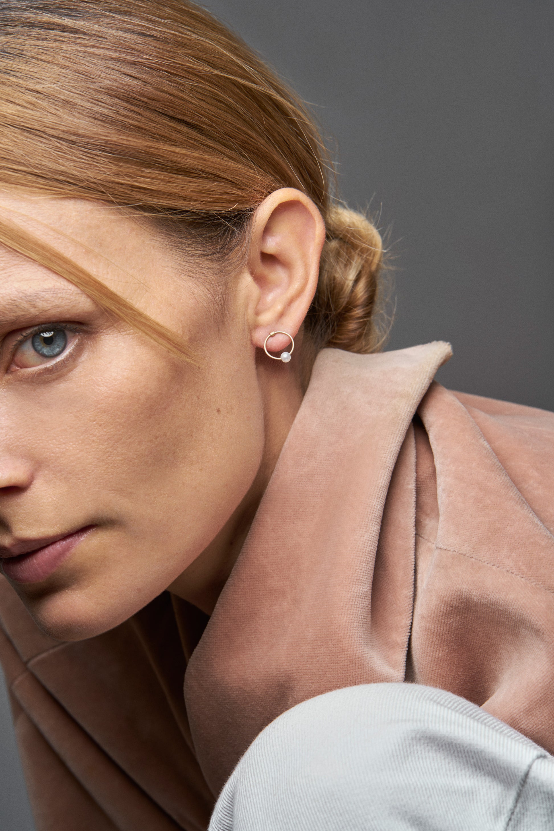 Small 18KT yellow gold hoop earrings with pearl – Cerchio