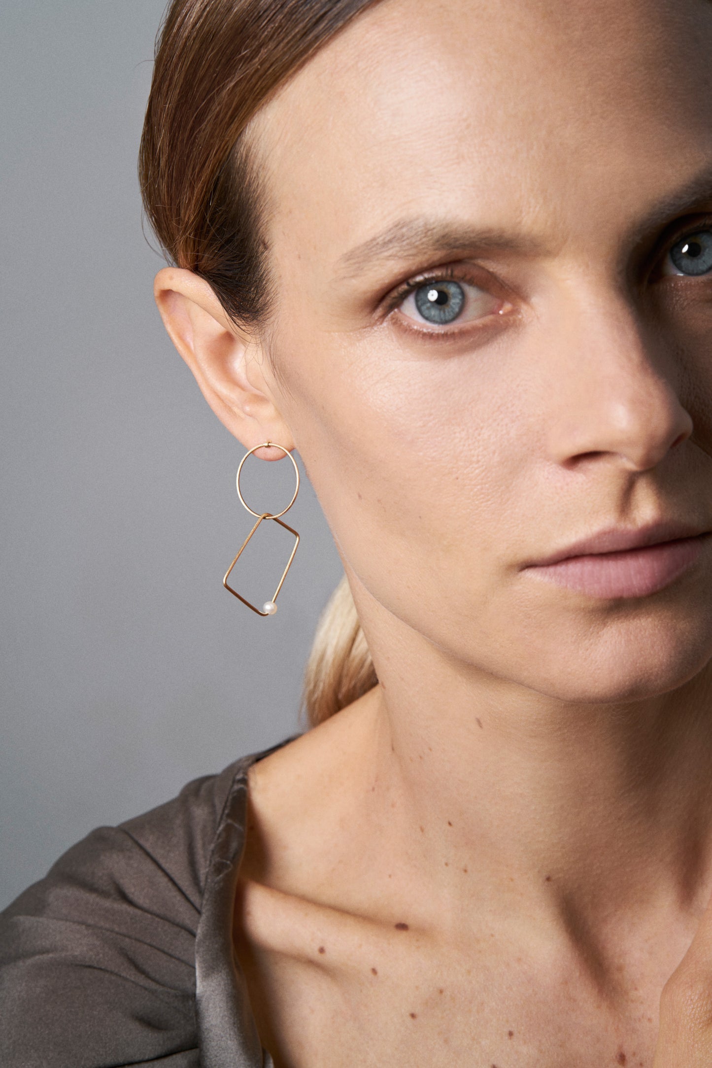 18KT yellow gold hanging earrings with freshwater pearl - Cerchio Trapezio