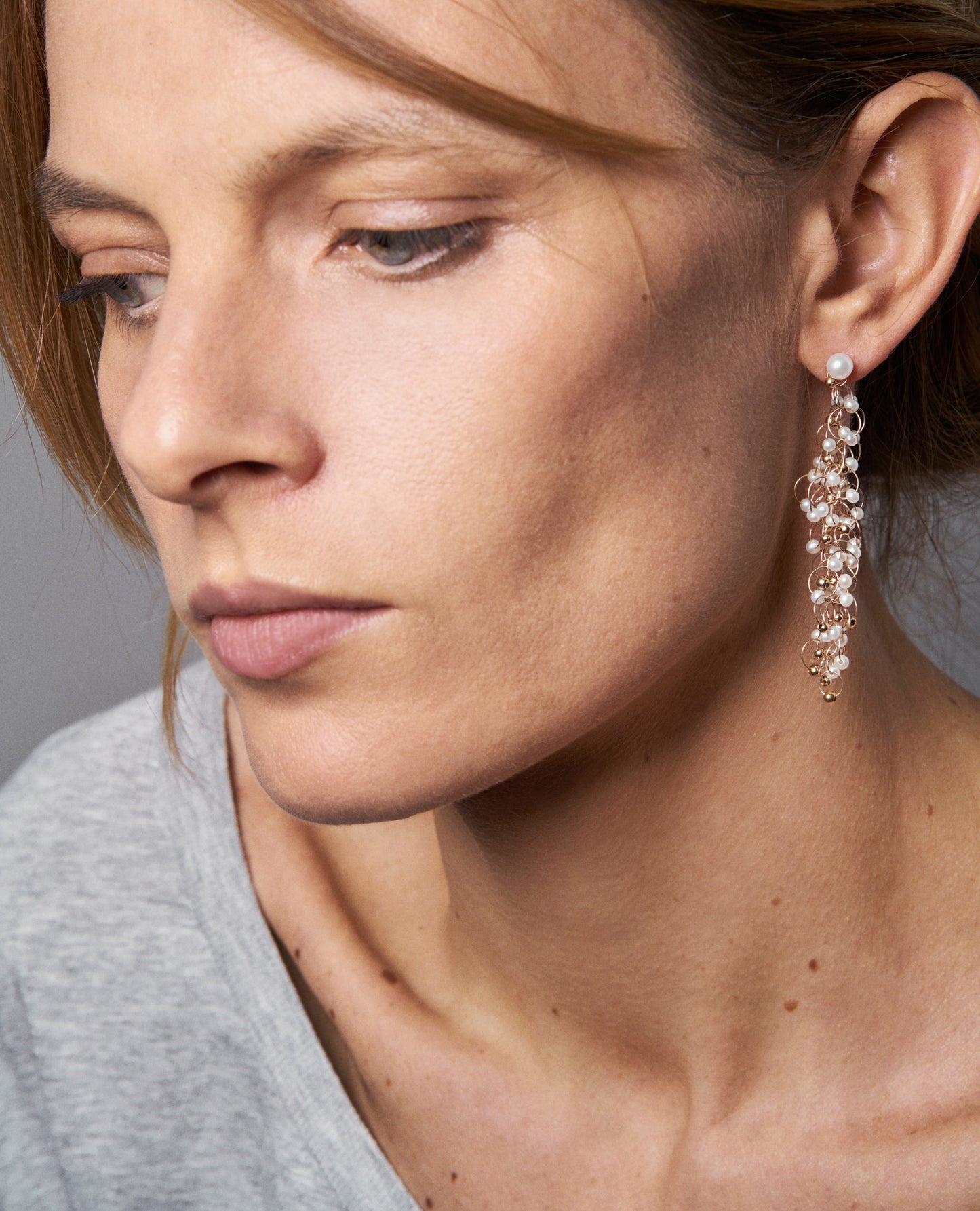 18KT yellow gold earrings with freshwater pearls worn by female ear - Infinito E