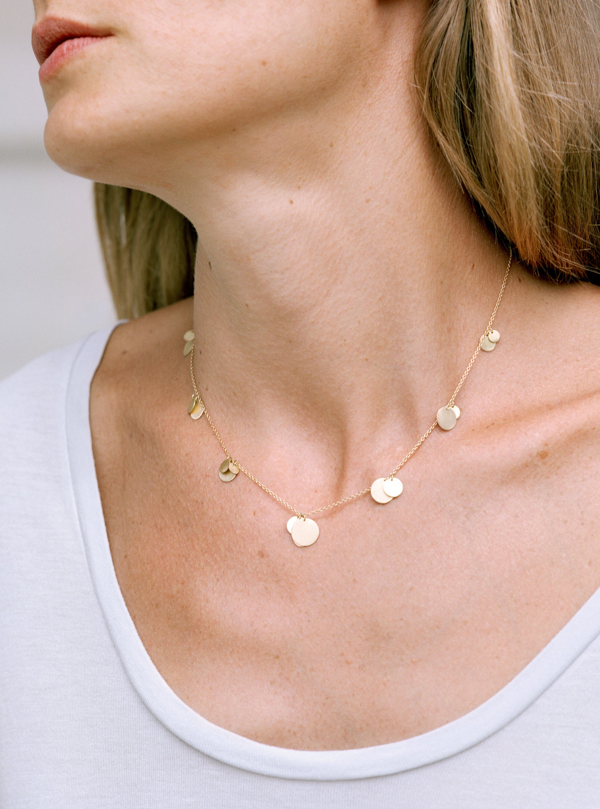 18KT yellow gold necklace with pendants worn by female neck – Piani