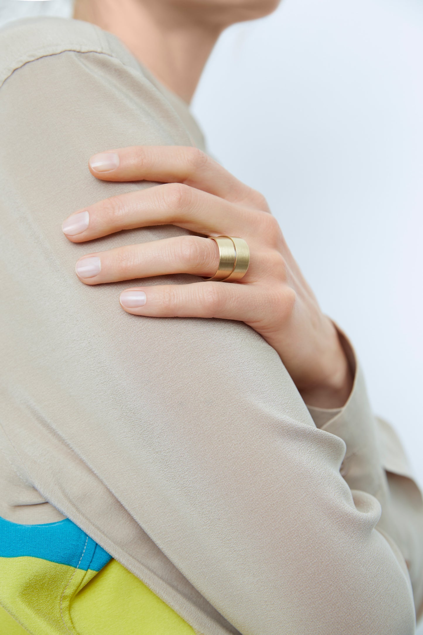 18KT yellow gold band ring with akoya hidden pearl (diameter 7,8MM) - Double Touch