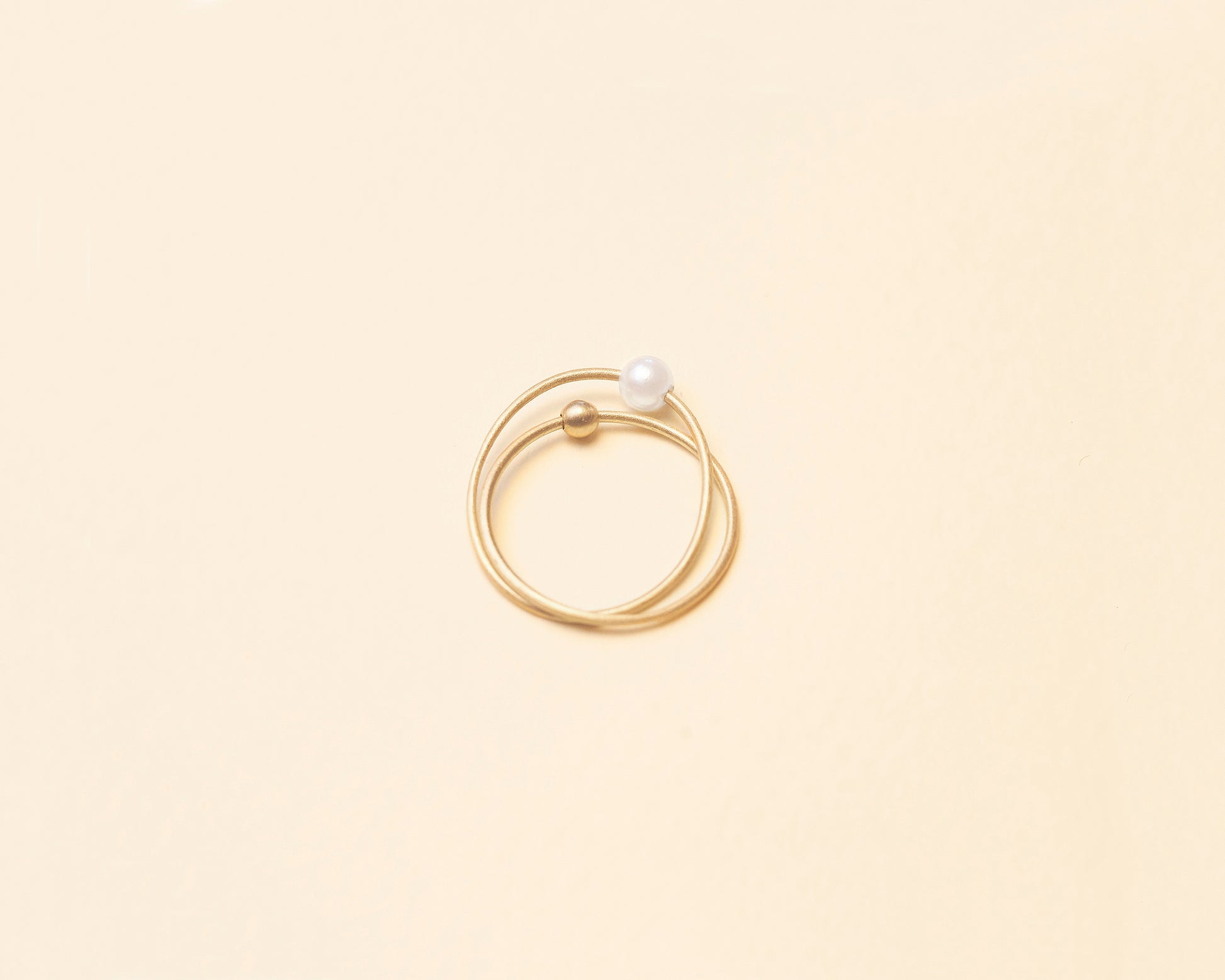 18KT yellow gold double ring with freshwater pearl - Elara