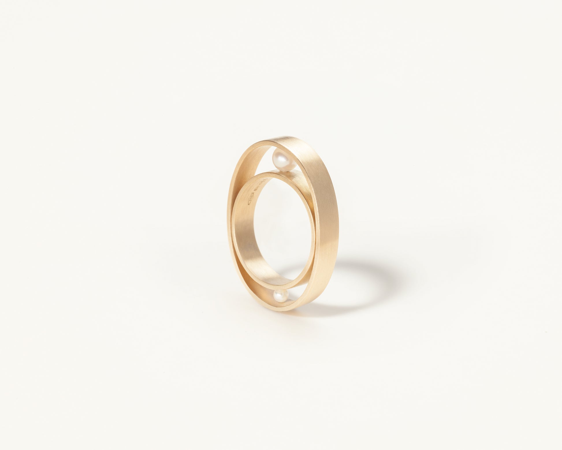 18KT yellow gold bands ring with freshwater pearls -Other