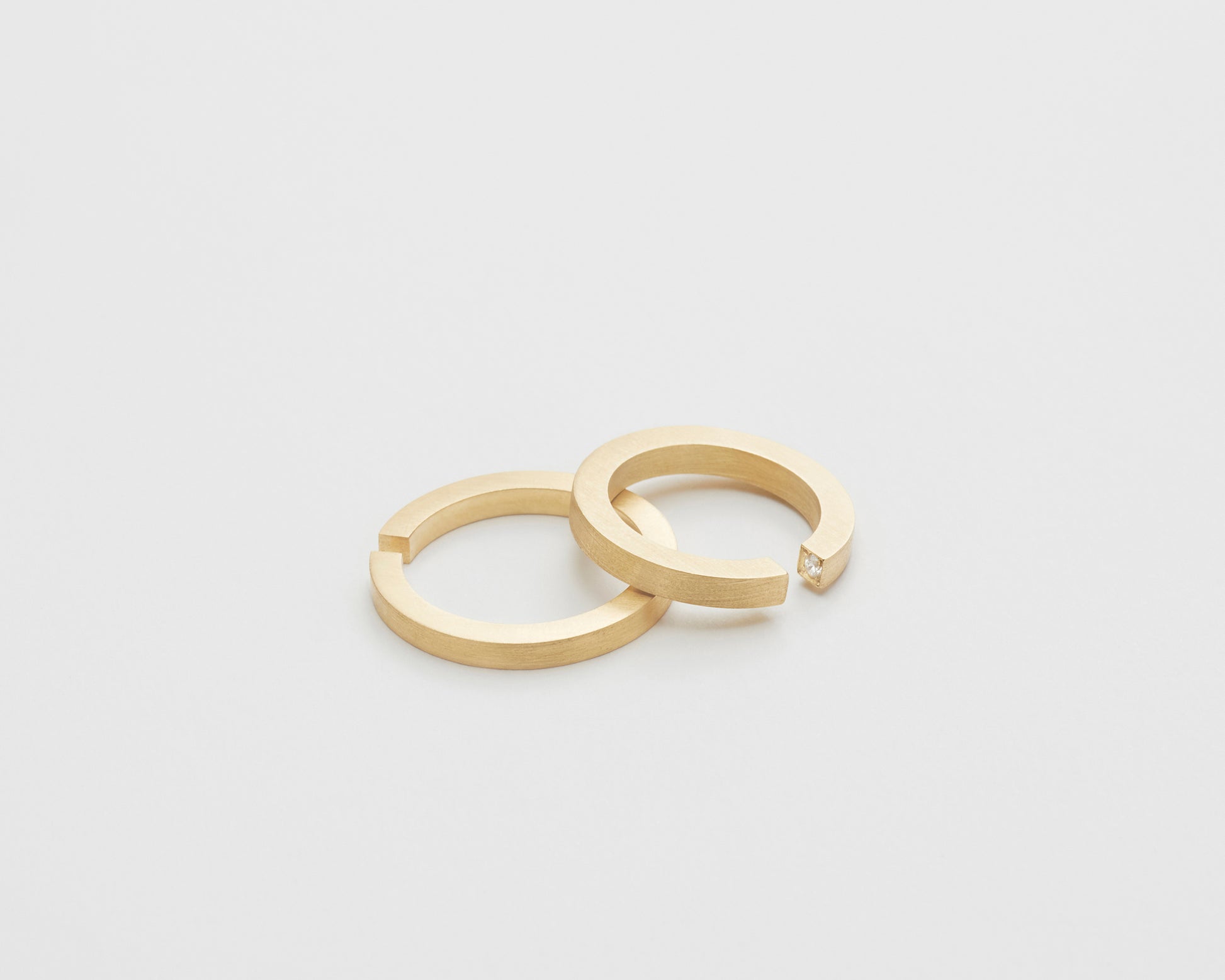 18KT yellow gold wedding ring with diamond - Squared