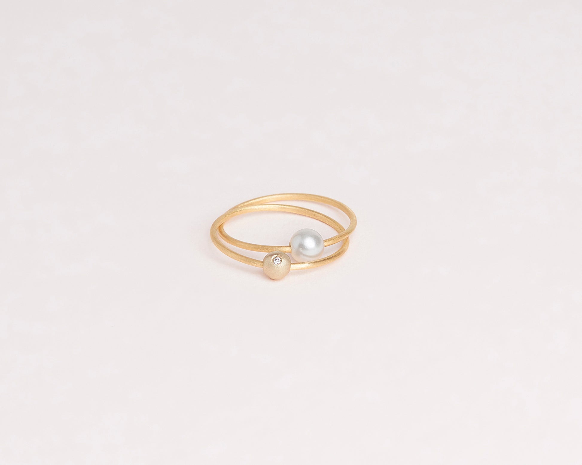 18KT thin yellow gold ring with akoya pearl (diameter 4,8 MM) - Toi Perla Diamante 2R