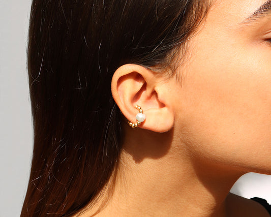 18KT yellow gold earring ear cuff with pearlworn by a female ear - Pearl B