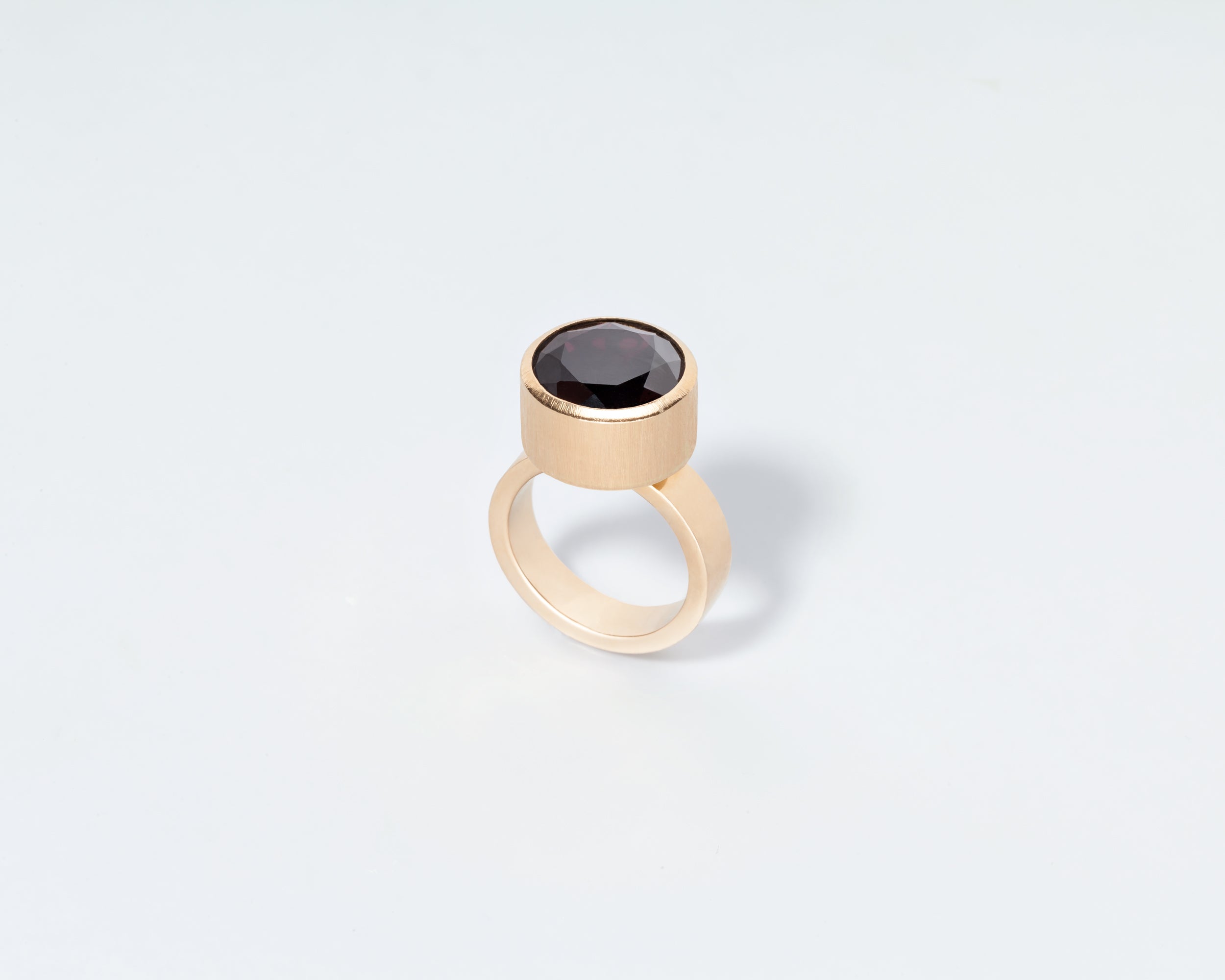 18KT Yellow, rose and white gold ring with garnet - Antistress