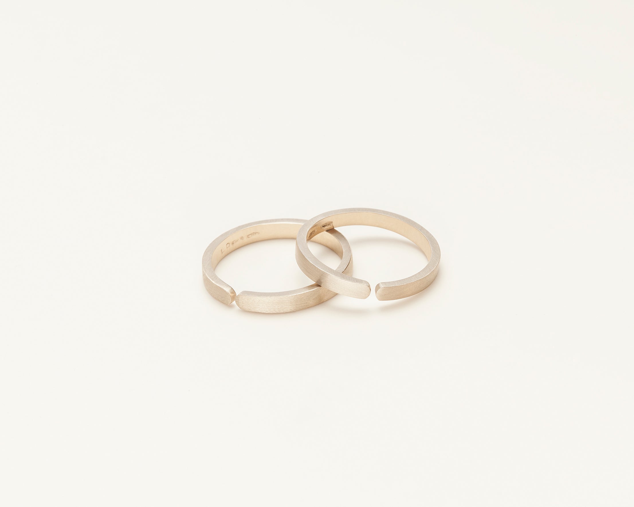 18KT white gold wedding rings - Beside