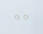 18KT yellow gold small hoop earrings with pearl – Cerchio