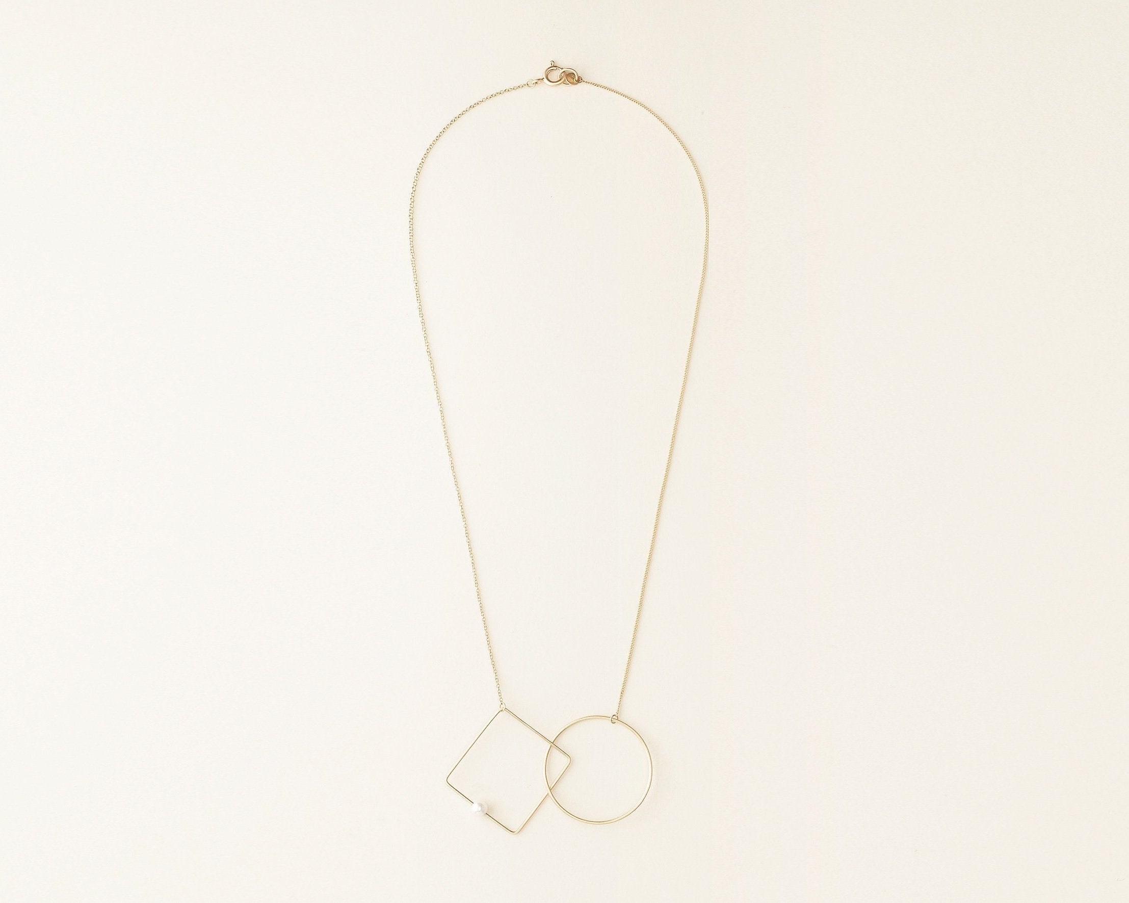 18KT yellow gold necklace with geometric elements and akoya pearl (diameter 4,5mm) - Cerchio Quadrato N