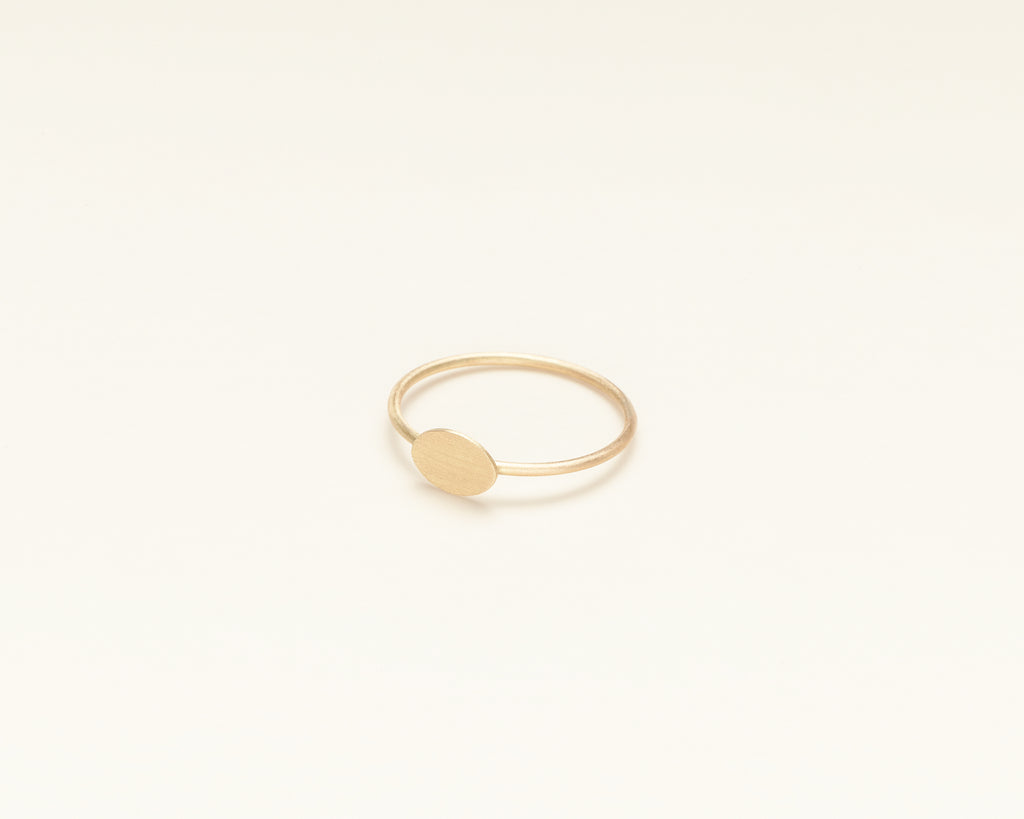 18KT thin yellow or white gold ring - Ovalino