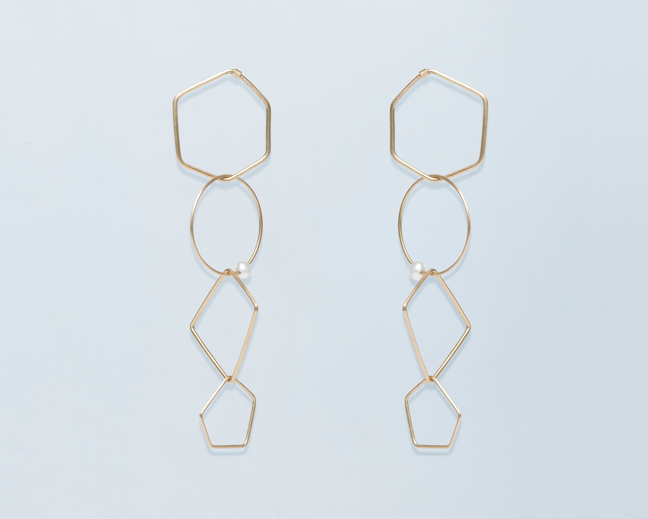 18Kt yellow gold hanging earrings with poligonal elements and freshwater pearl - Poligoni