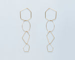 18Kt yellow gold hanging earrings with poligonal elements and freshwater pearl - Poligoni