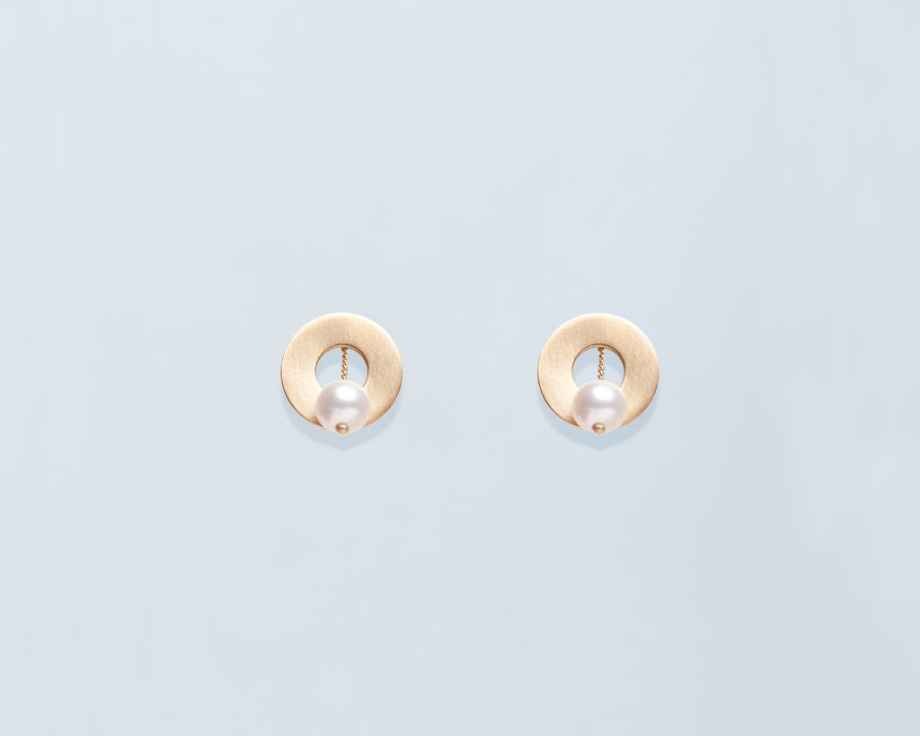 18KT yellow gold stud earrings with akoya pearls (diameter 5,4MM) - Sun Moon E