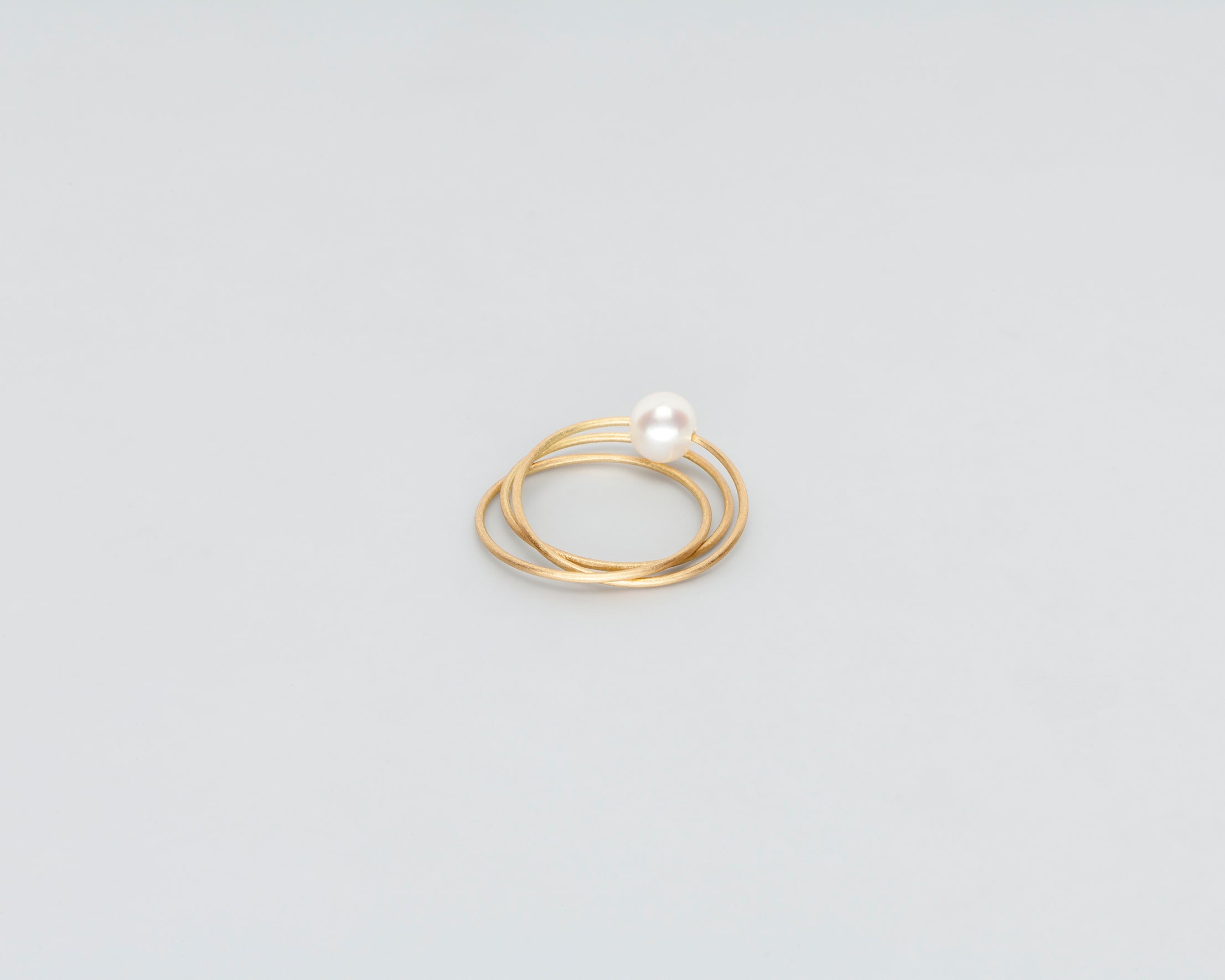 18KT yellow gold ring with white akoya pearl (diameter 4,8 MM) - Tre Cerchi