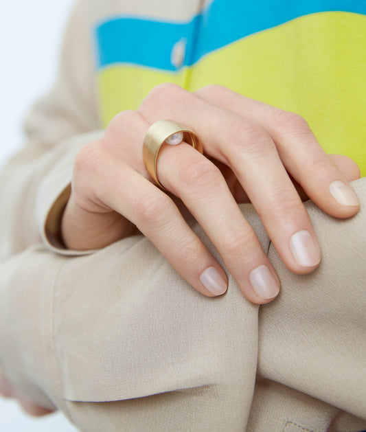 18KT yellow gold band ring with akoya hidden pearl (diameter 7,8MM) - Double Touch