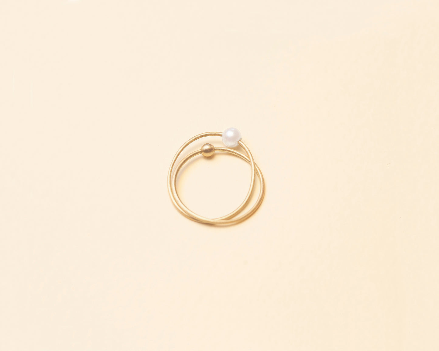 18KT yellow gold double ring with freshwater pearl - Elara