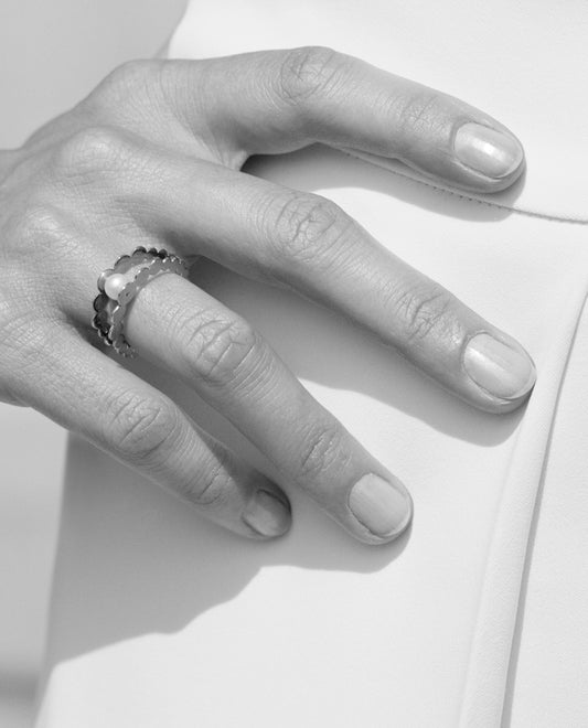 18KT yellow gold pearl ring, akoya pearl worn by female hand - Entre Nous