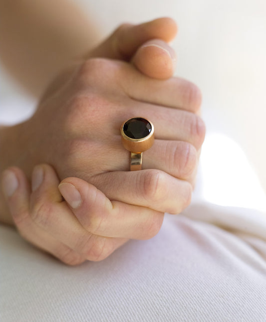 18KT Yellow, rose and white gold ring with garnet - Antistress