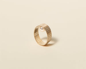 18KT band gold ring with akoya pearl (Diameter 8,5MM) - Pointillisme