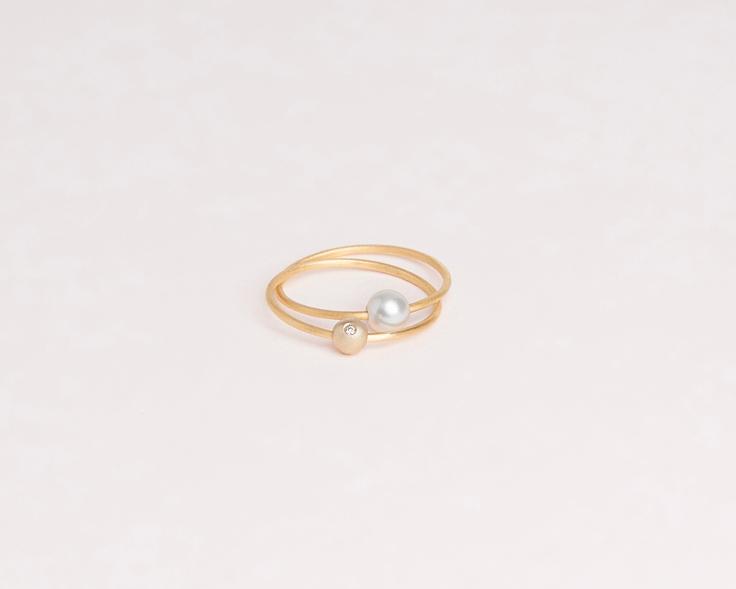 18KT thin yellow gold ring with akoya pearl (diameter 4,8 MM) - Toi Perla Diamante 2R